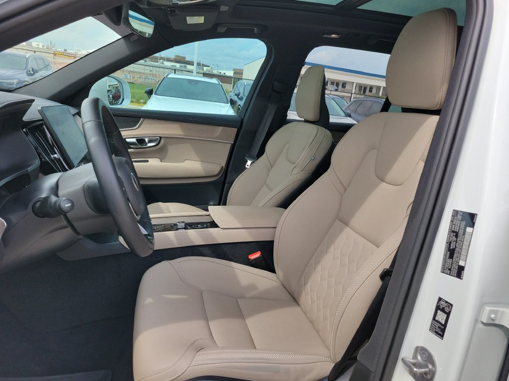 Used 2026 Volvo XC90 B5 Plus w/ Protection Package Premier AWD/4WD image 18