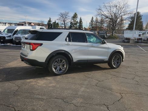 New 2026 Ford Explorer Active image 13