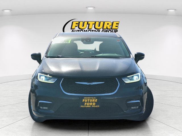 Used 2024 Chrysler Pacifica Touring-L FWD image 2