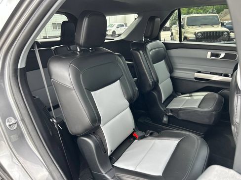 Used 2023 Ford Explorer XLT w/ Equipment Group 202A AWD/4WD image 46