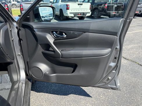 Used 2018 Nissan Rogue S FWD image 24
