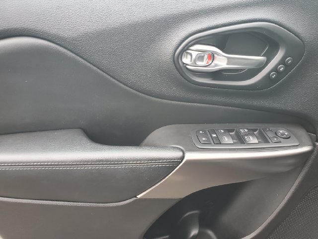 Used 2021 Jeep Cherokee Limited AWD/4WD image 15