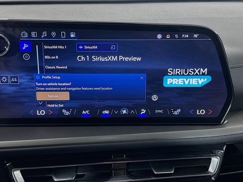 Used 2025 Chevrolet Traverse LT FWD image 21