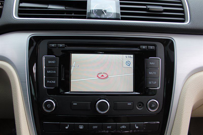 Used 2013 Volkswagen Passat 2.5 SE FWD image 11