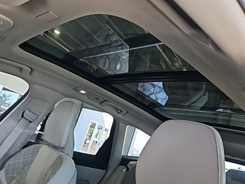 Used 2022 Volvo XC60 B5 Momentum image 29