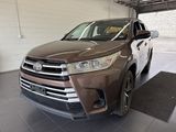 Used 2017 Toyota Highlander LE image 3