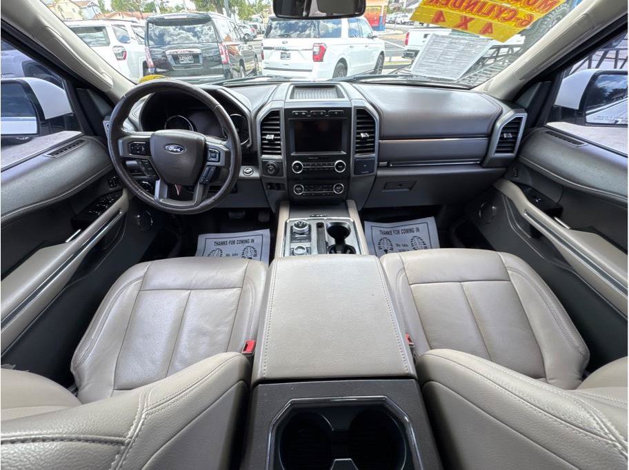 Used 2020 Ford Expedition XLT w/ Equipment Group 202A AWD/4WD image 30