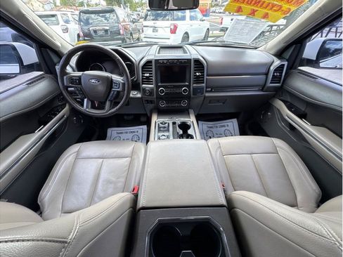 Used 2020 Ford Expedition XLT w/ Equipment Group 202A AWD/4WD image 30