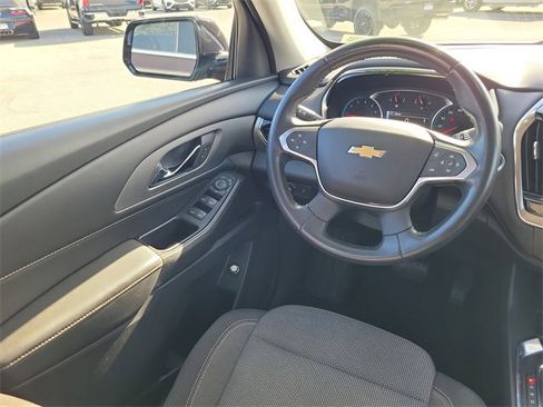 Used 2018 Chevrolet Traverse LT image 13