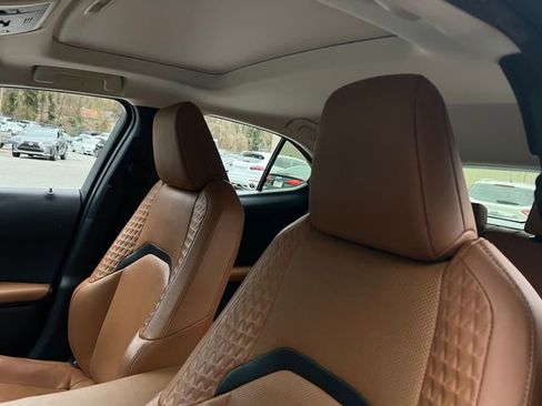 Used 2019 Lexus UX 200 image 14