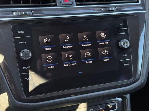 Used 2021 Volkswagen Tiguan SE image 30