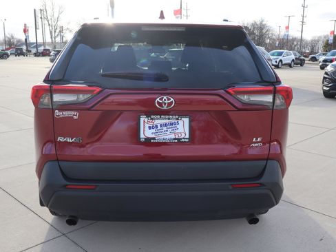 Used 2021 Toyota RAV4 LE image 7
