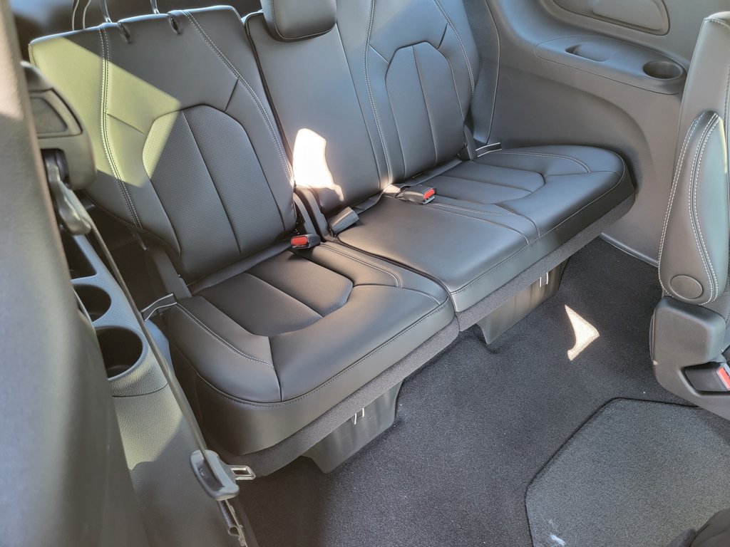 New 2026 Chrysler Pacifica Select FWD image 11