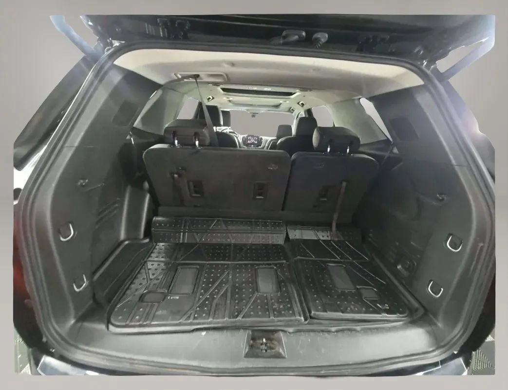 Used 2020 Chevrolet Traverse Premier w/ Redline Edition AWD/4WD image 6