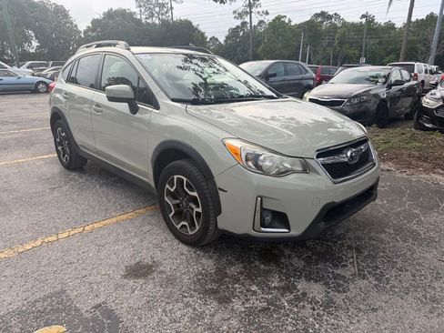 Used 2017 Subaru Crosstrek 2.0i Premium AWD/4WD image 5