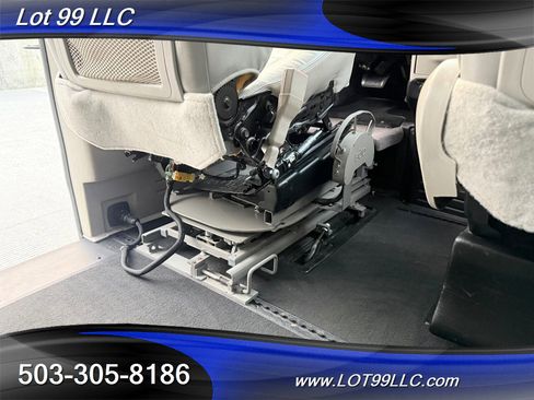 Used 2011 Dodge Grand Caravan Crew image 19