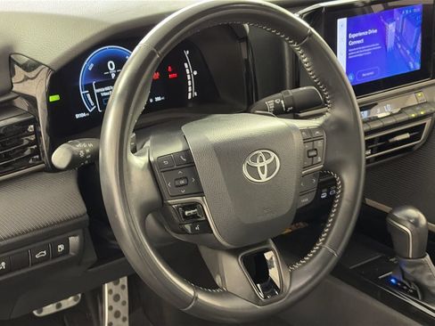 Used 2025 Toyota Camry SE FWD image 13