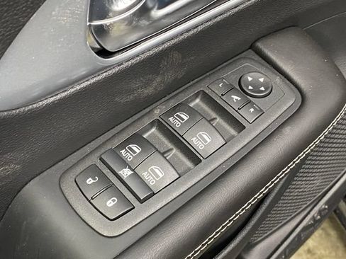 New 2026 Chrysler Pacifica Limited w/ S Appearance Package AWD/4WD image 31