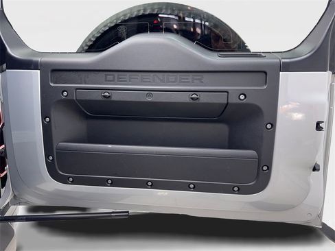 Used 2021 Land Rover Defender 90 X-Dynamic S image 76