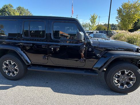 Used 2026 Jeep Wrangler Unlimited Sahara w/ Technology Group AWD/4WD image 7