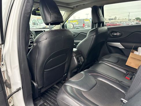 Used 2017 Jeep Cherokee Trailhawk w/ Comfort/Convenience Group AWD/4WD image 6