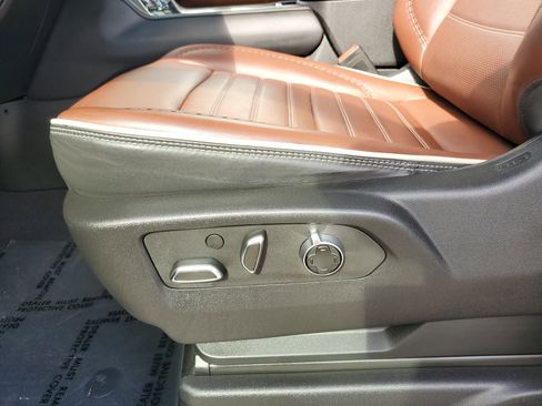 Used 2023 GMC Yukon Denali Ultimate image 16