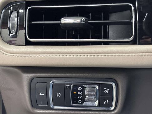 Used 2021 Lincoln Aviator Reserve w/ Equipment Group 202A AWD/4WD image 39
