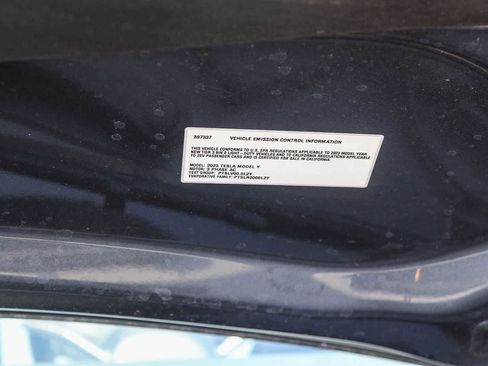 Used 2023 Tesla Model Y Long Range image 33
