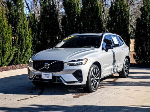 Used 2025 Volvo XC60 B5 Plus image 5