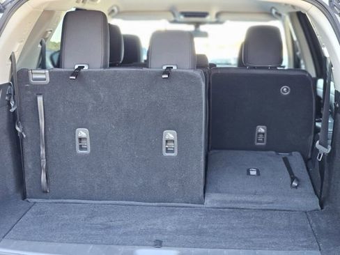 Used 2024 Nissan Pathfinder SV image 31