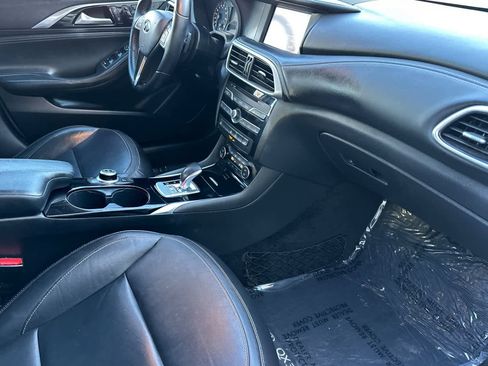 Used 2018 INFINITI QX30 AWD image 17
