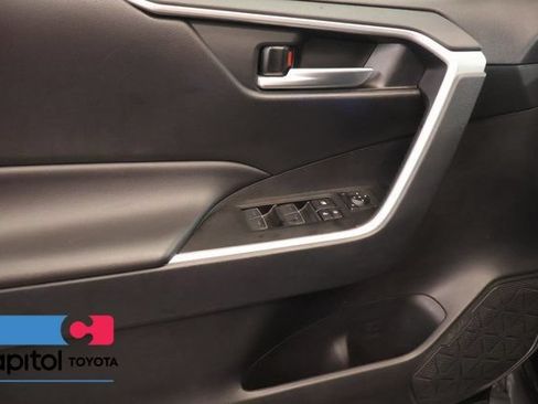 Used 2025 Toyota RAV4 XLE AWD/4WD image 9
