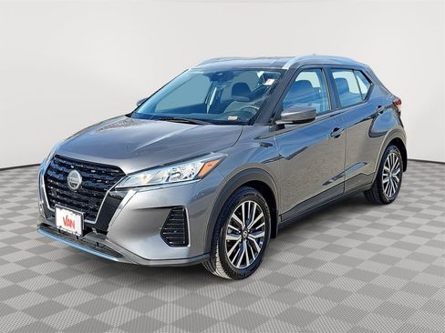 Used 2021 Nissan Kicks SV image 1