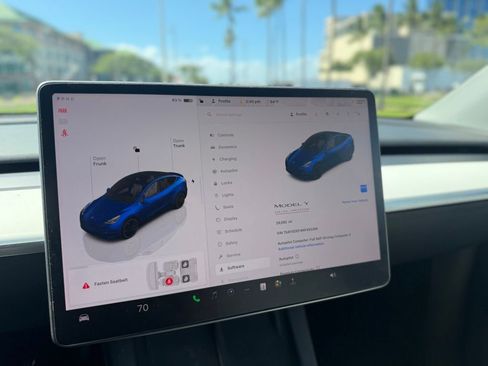 Used 2022 Tesla Model Y Performance AWD/4WD image 12