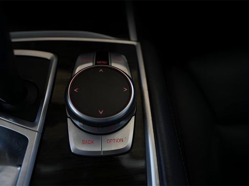 Used 2019 BMW 740i xDrive w/ Cold Weather Package image 41