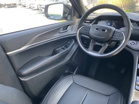 New 2025 Jeep Grand Cherokee Limited w/ Black Appearance Package image 35