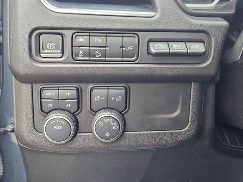 Used 2021 Chevrolet Tahoe Premier AWD/4WD image 28