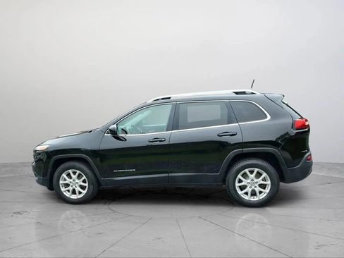 Used 2017 Jeep Cherokee Latitude w/ Cold Weather Group image 2