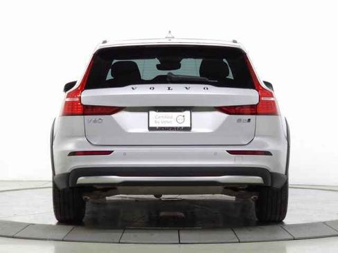 Certified 2025 Volvo V60 B5 Cross Country Plus image 8