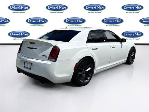 Used 2023 Chrysler 300 C image 8
