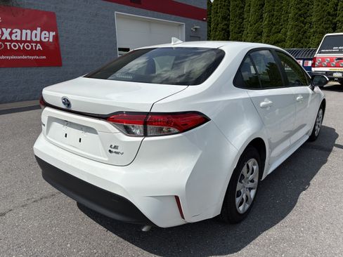 Used 2025 Toyota Corolla LE FWD image 3