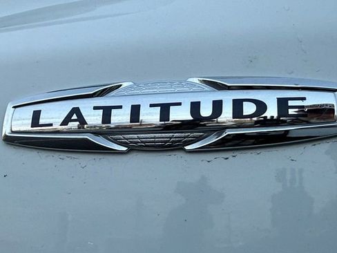 Used 2024 Jeep Compass Latitude image 39