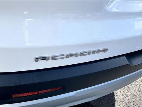 Used 2022 GMC Acadia SLT w/ Technology Package image 23