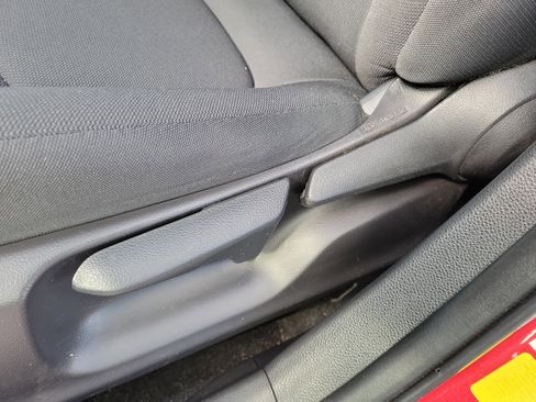 Used 2022 Toyota Corolla LE image 12