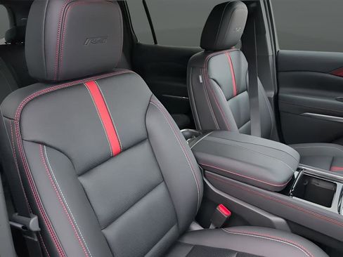 Used 2025 Chevrolet Traverse RS image 34