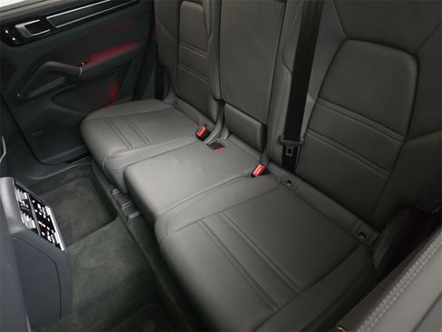 Used 2023 Porsche Cayenne GTS image 17