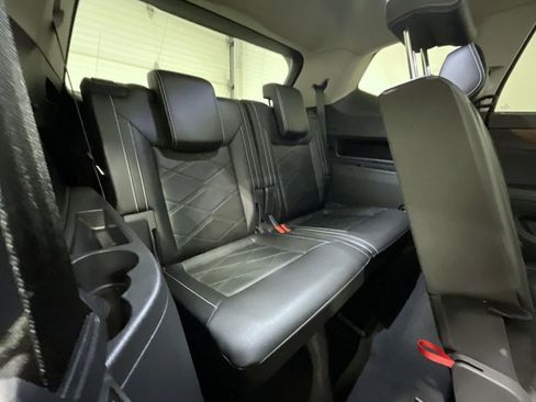 Used 2025 Volkswagen Atlas SE image 21