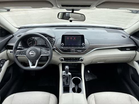 Used 2023 Nissan Altima 2.5 SV FWD image 16