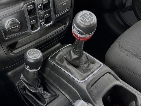 Used 2022 Jeep Wrangler Unlimited Sport image 17