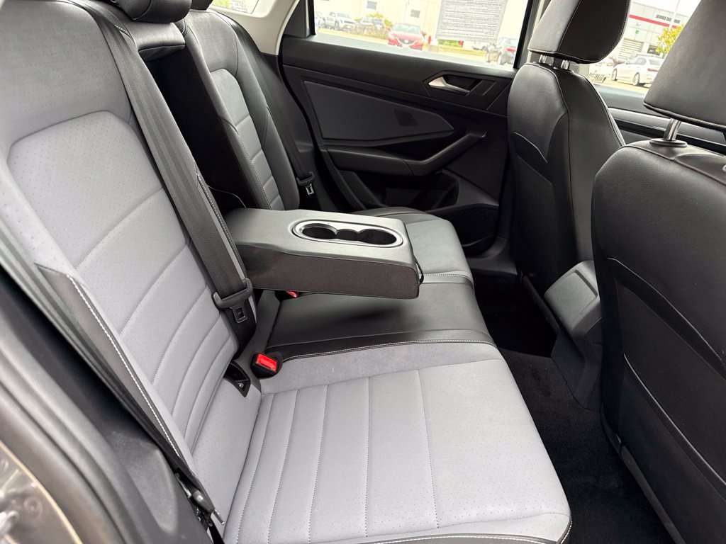 Used 2025 Volkswagen Jetta SE FWD image 15